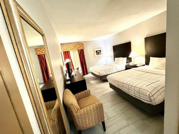 La Quinta Inn & Suites by Wyndham Salina image 13