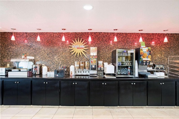 La Quinta Inn & Suites by Wyndham Salina Main image