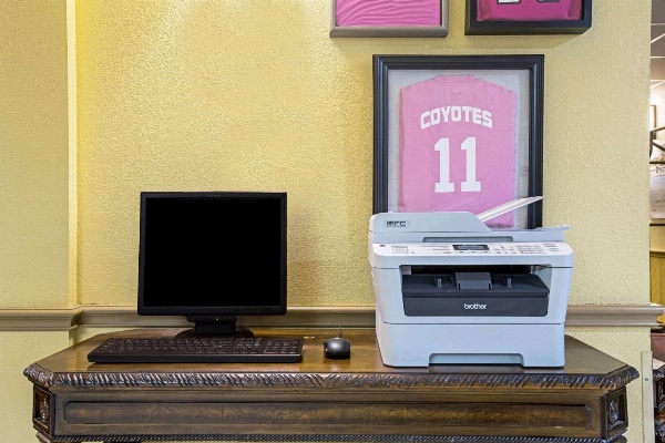 La Quinta Inn & Suites by Wyndham Salina image 5