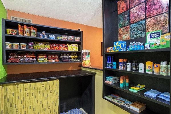 La Quinta Inn & Suites by Wyndham Salina image 6